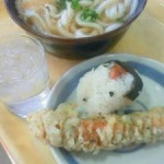 しんせい。かけ大、おにぎり、ちくわ。520円なり。